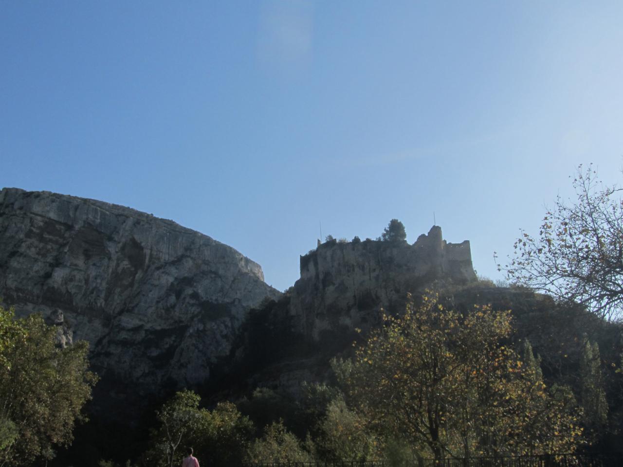 Le château se découpant sur le versant